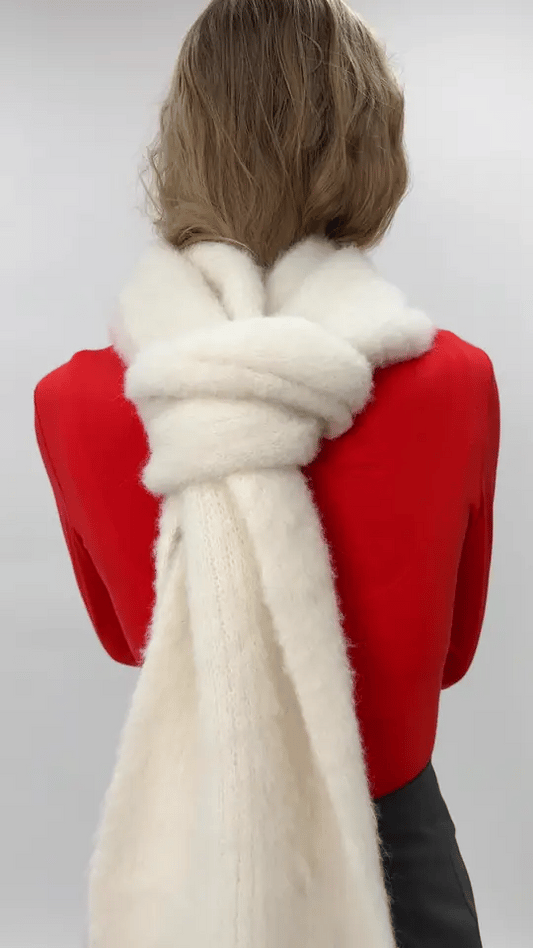 THE ESSENTIAL SCARF
