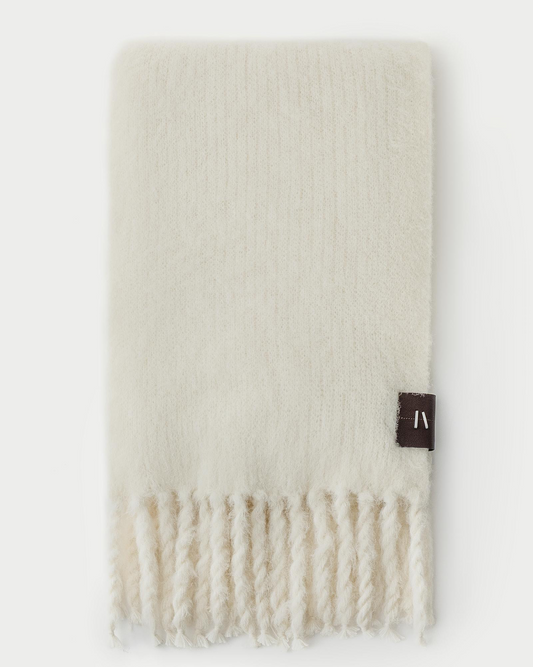 THE ESSENTIAL SCARF