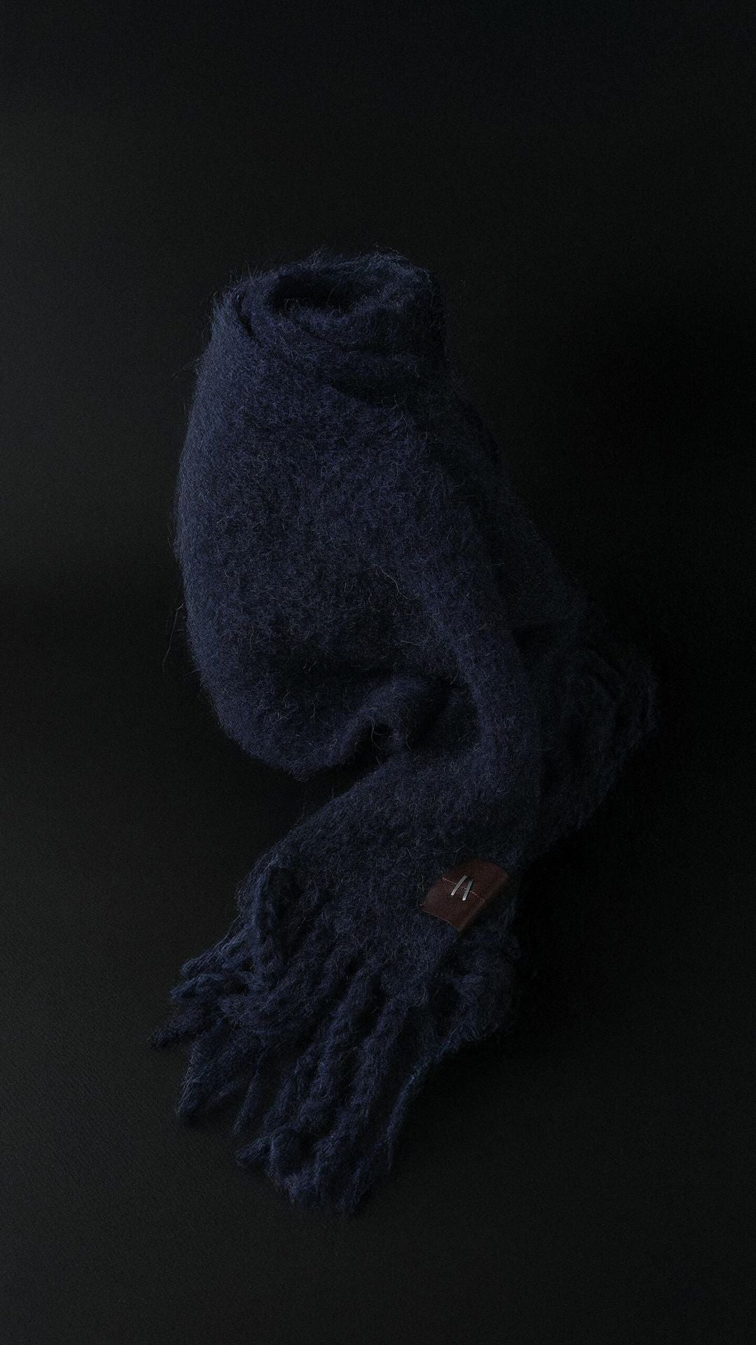 THE ESSENTIAL SCARF