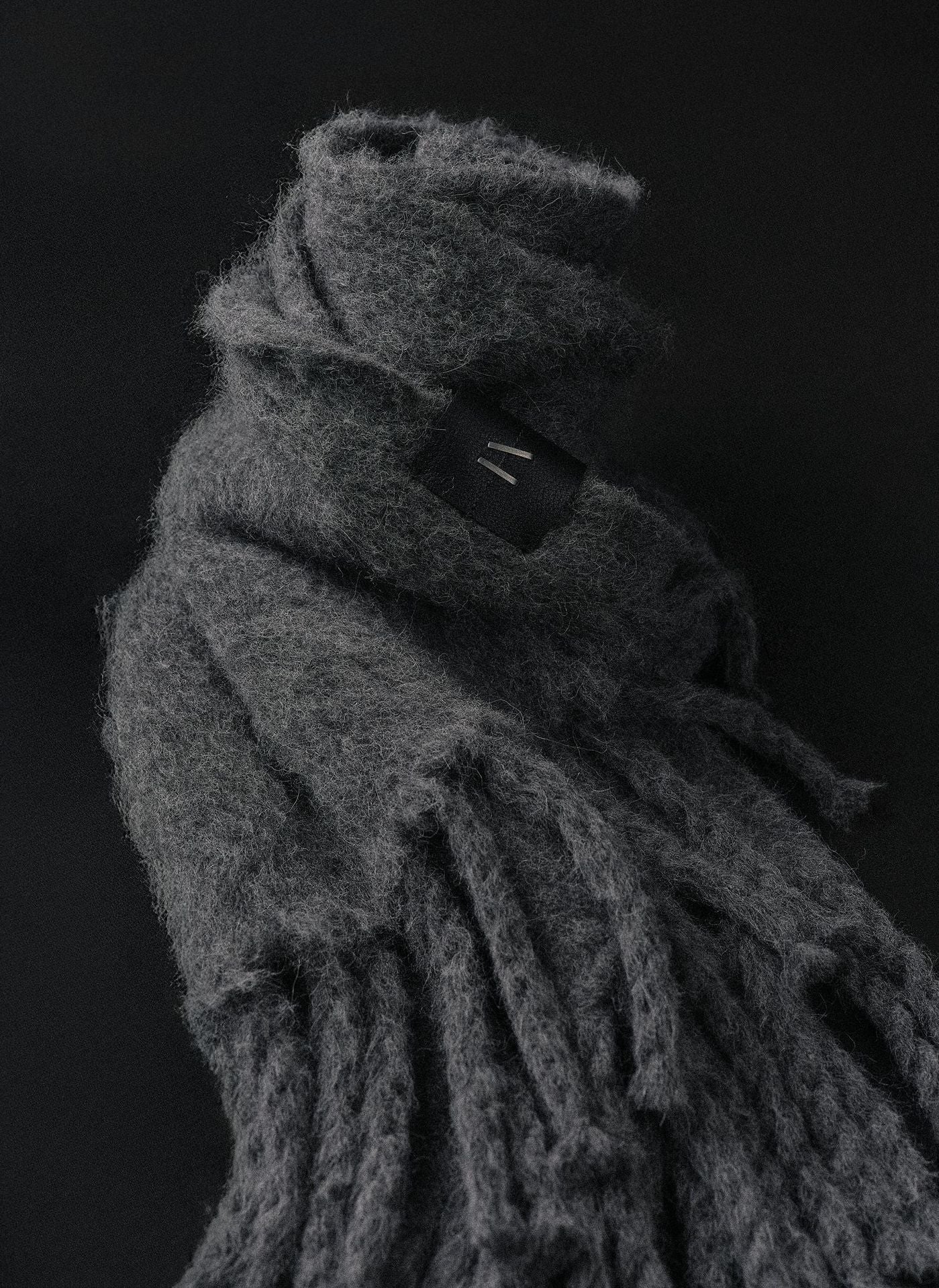 THE ESSENTIAL SCARF