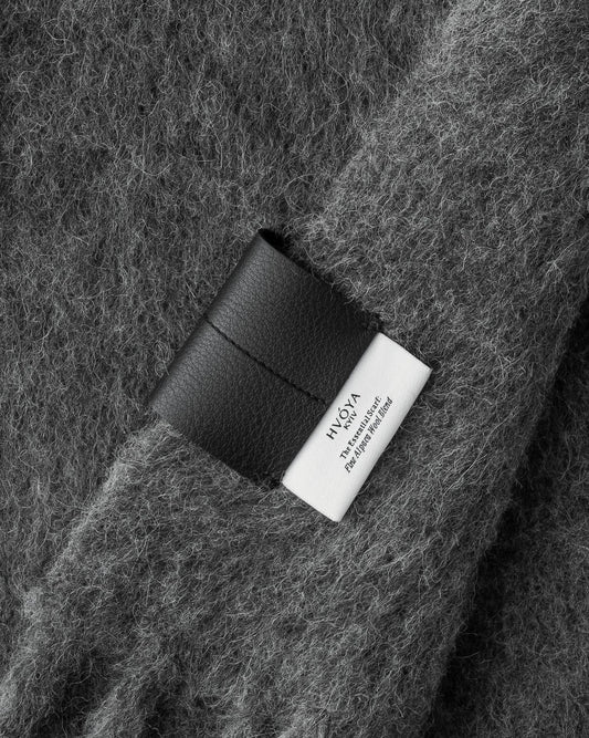 THE ESSENTIAL SCARF
