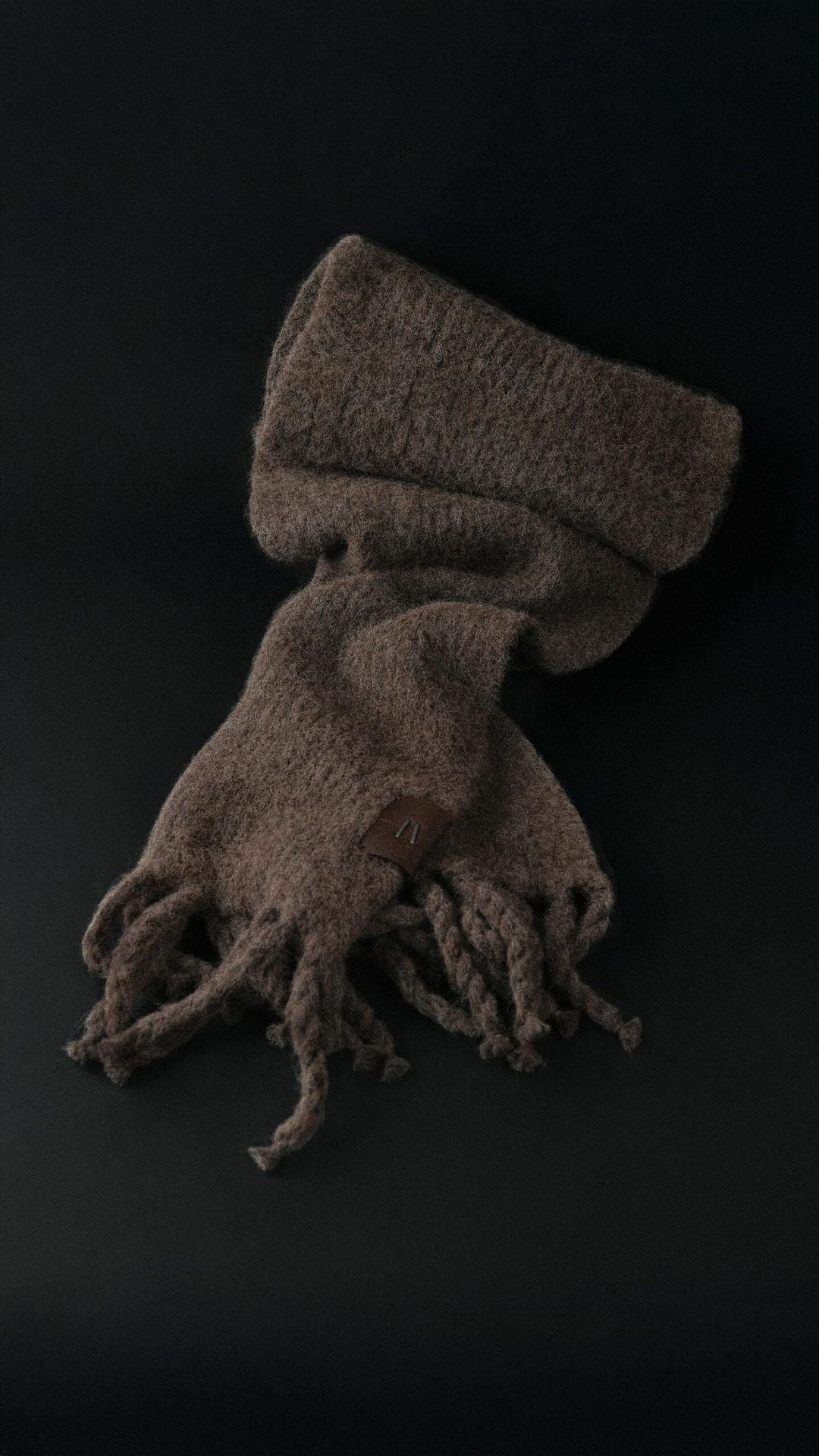 THE ESSENTIAL SCARF