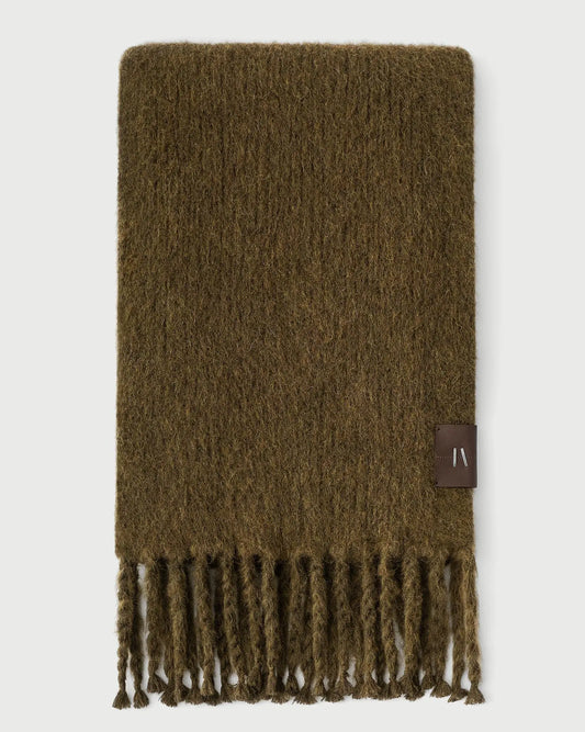 THE ESSENTIAL SCARF