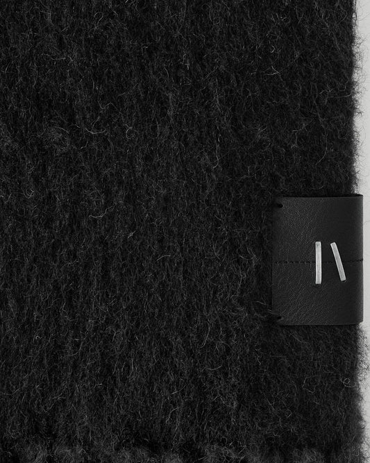 THE ESSENTIAL SCARF