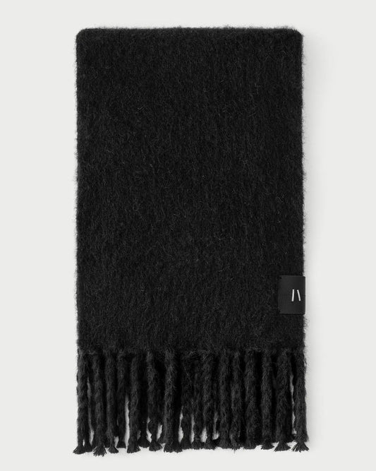 THE ESSENTIAL SCARF