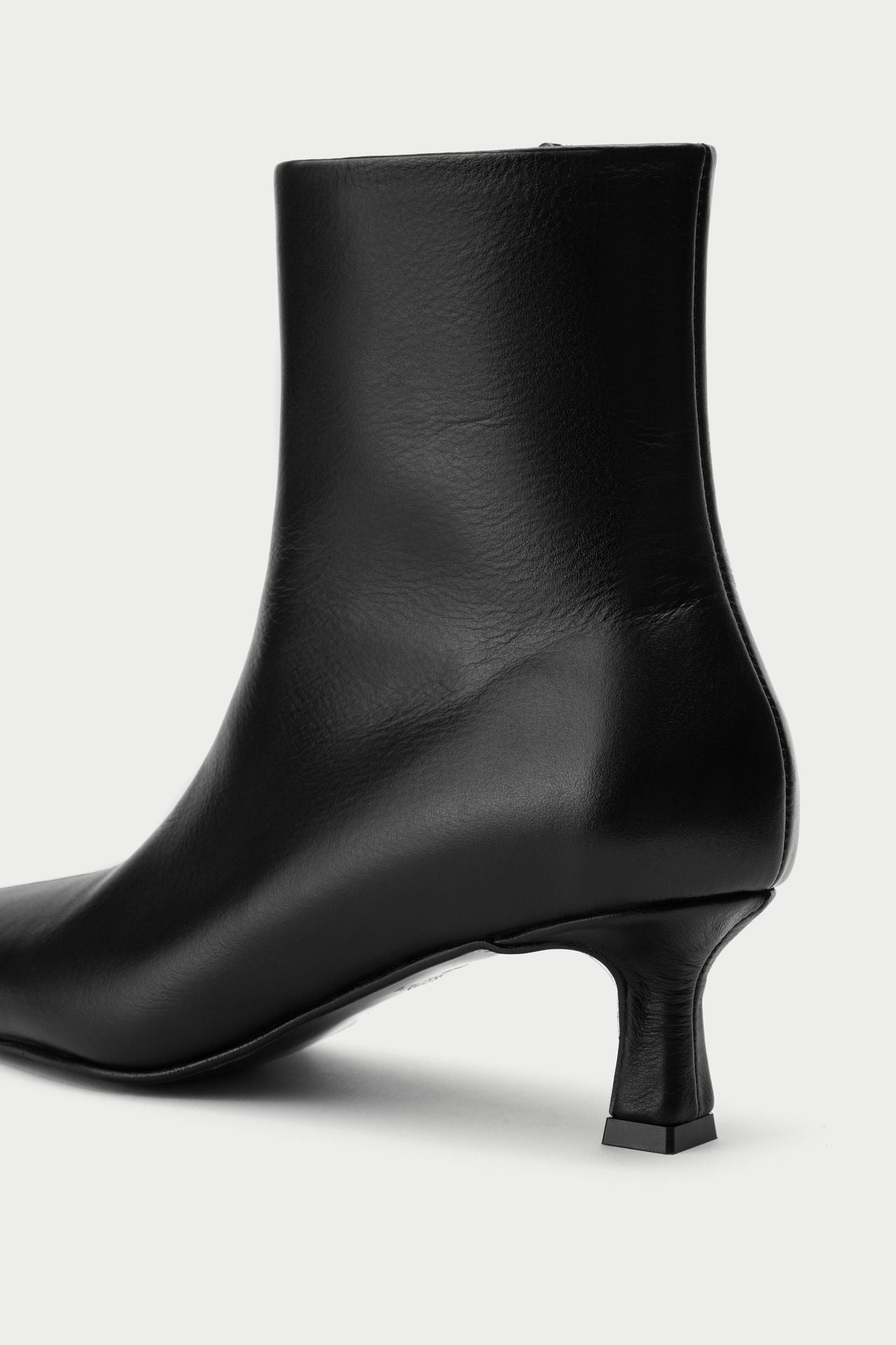 KRIS BOOTS