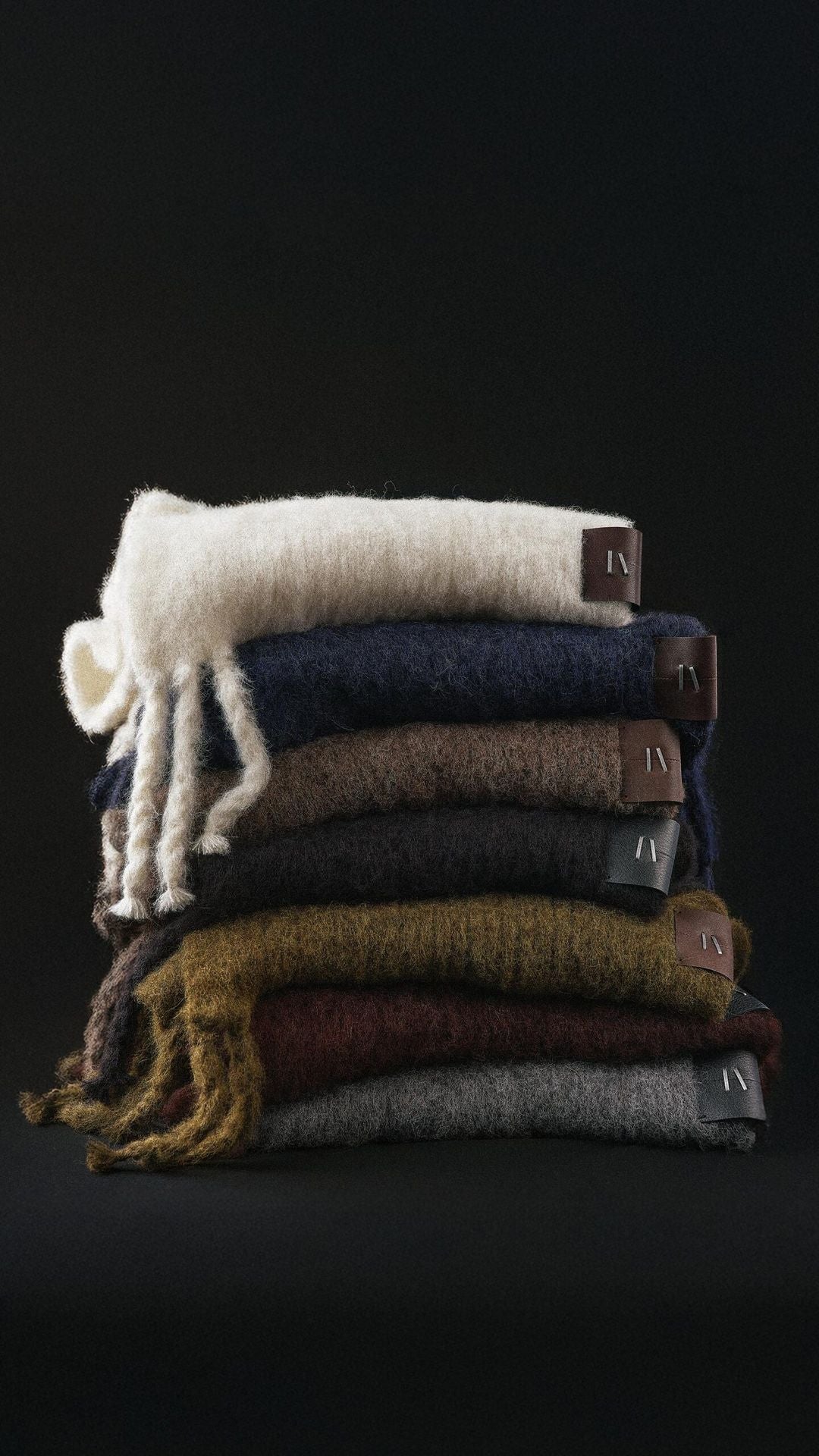 THE ESSENTIAL SCARF