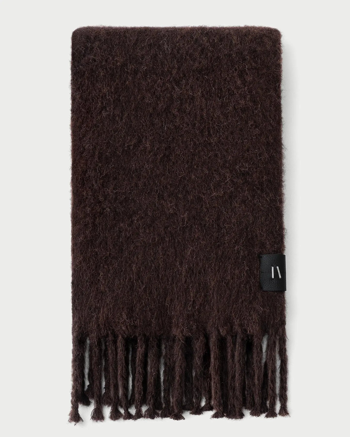 THE ESSENTIAL SCARF