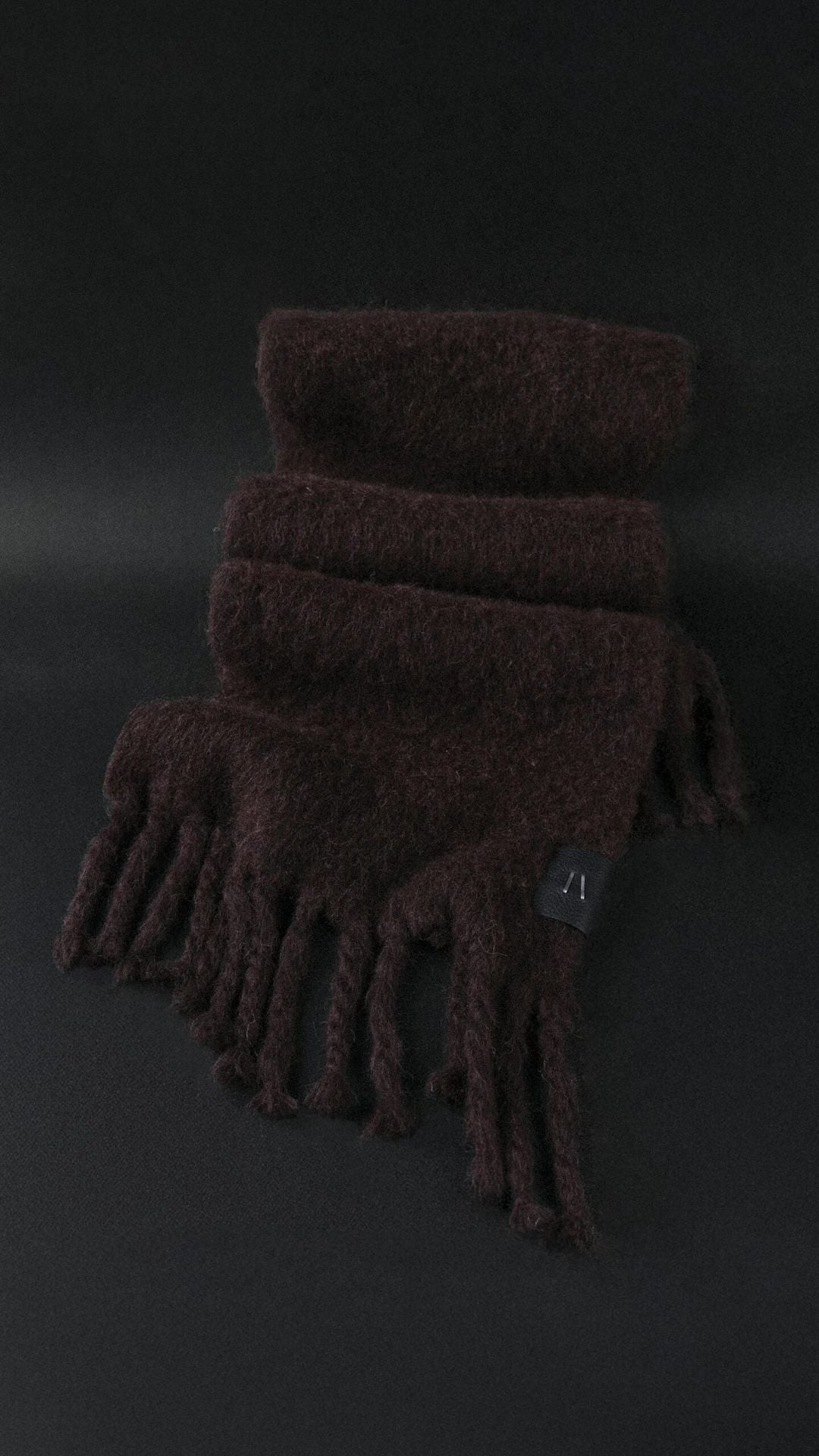 THE ESSENTIAL SCARF