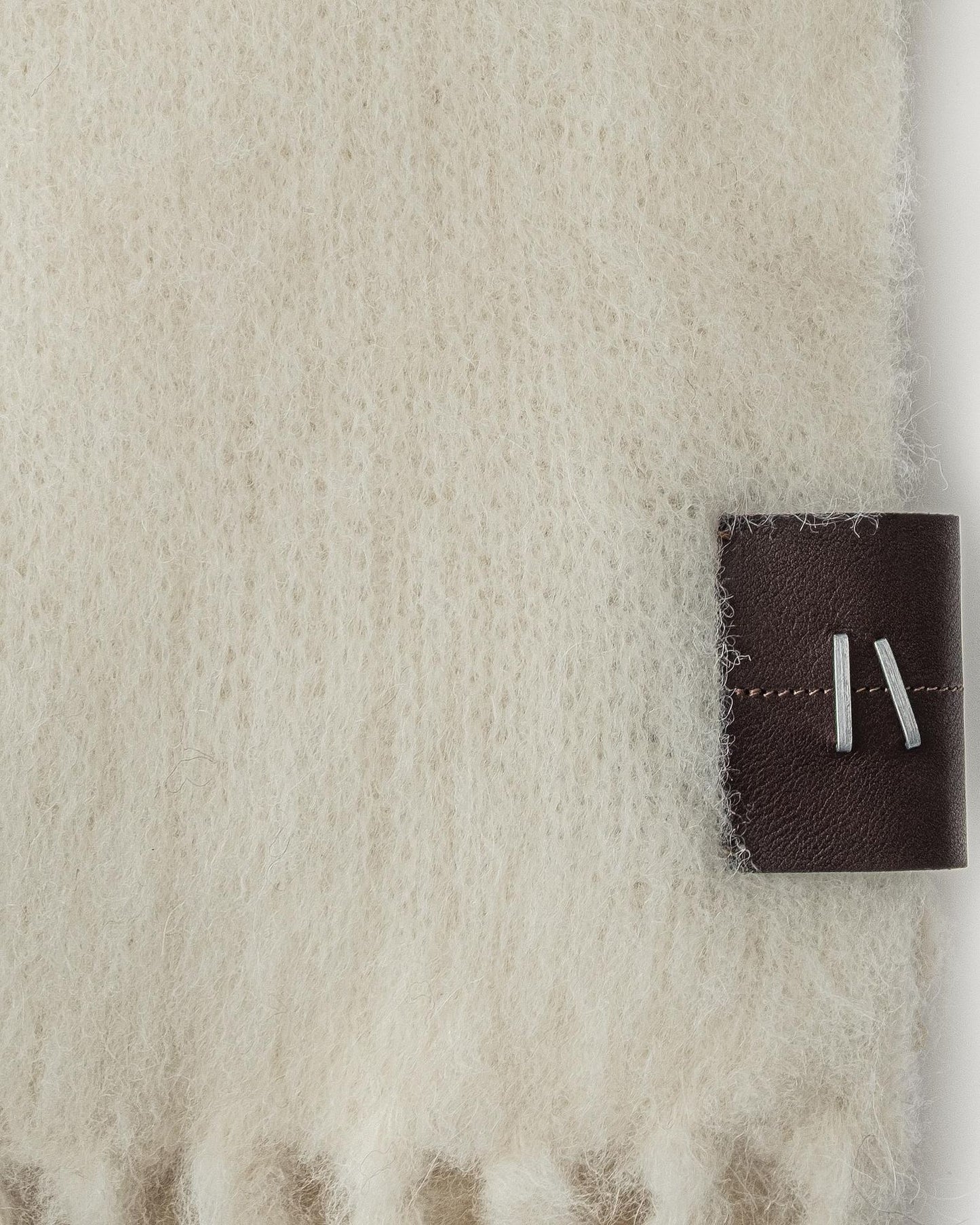 THE ESSENTIAL SCARF