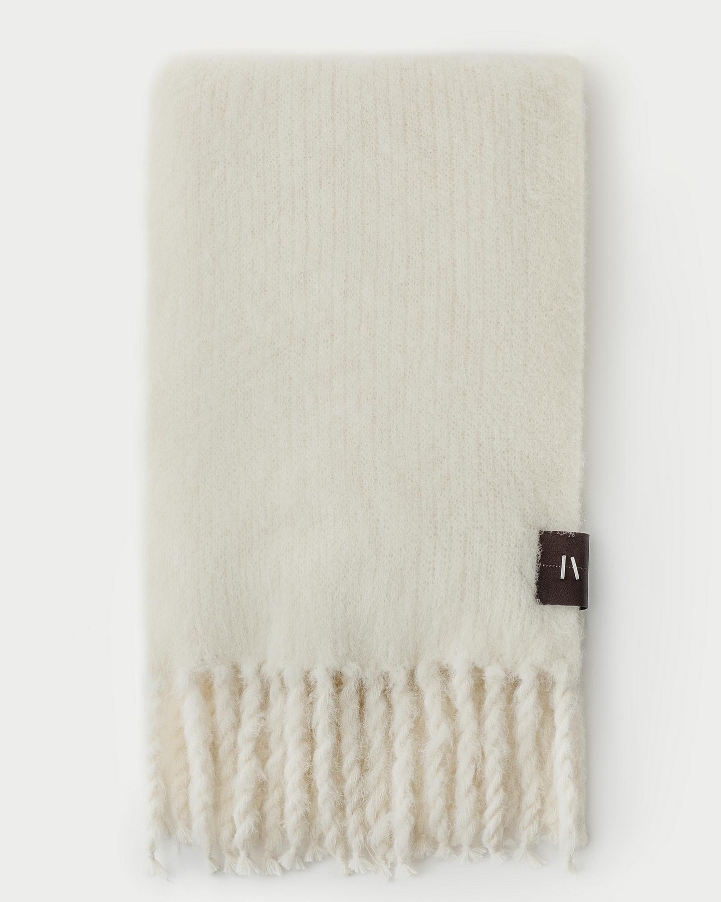 THE ESSENTIAL SCARF