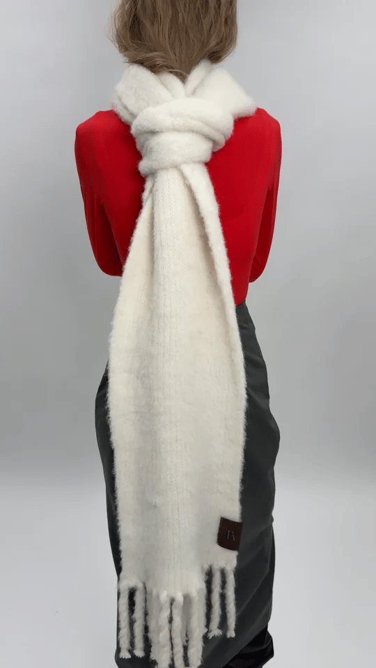 THE ESSENTIAL SCARF