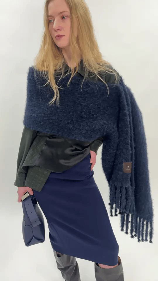 THE ESSENTIAL SCARF