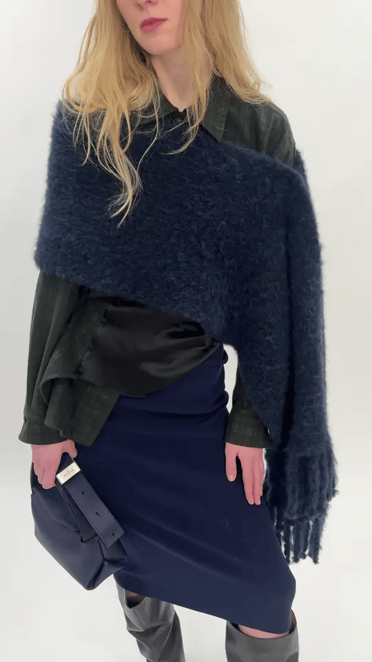 THE ESSENTIAL SCARF