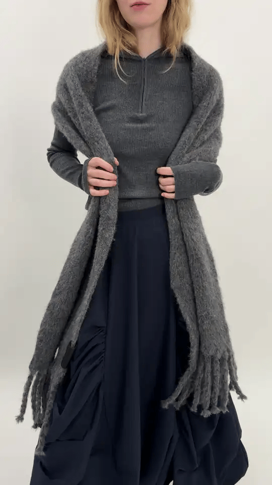 THE ESSENTIAL SCARF