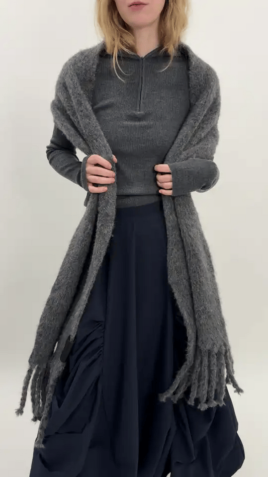 THE ESSENTIAL SCARF