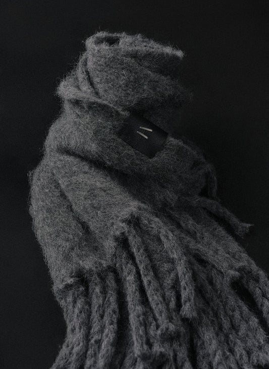 THE ESSENTIAL SCARF