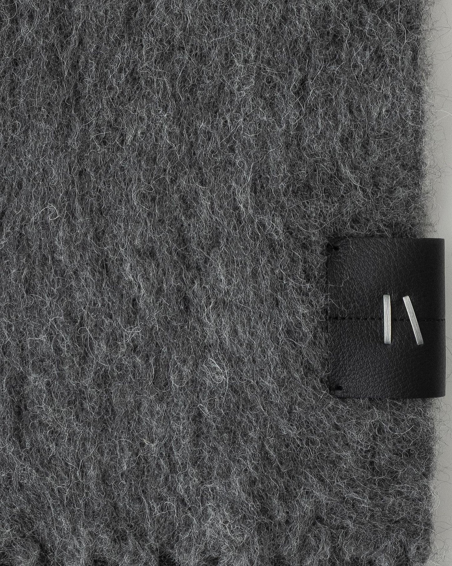 THE ESSENTIAL SCARF