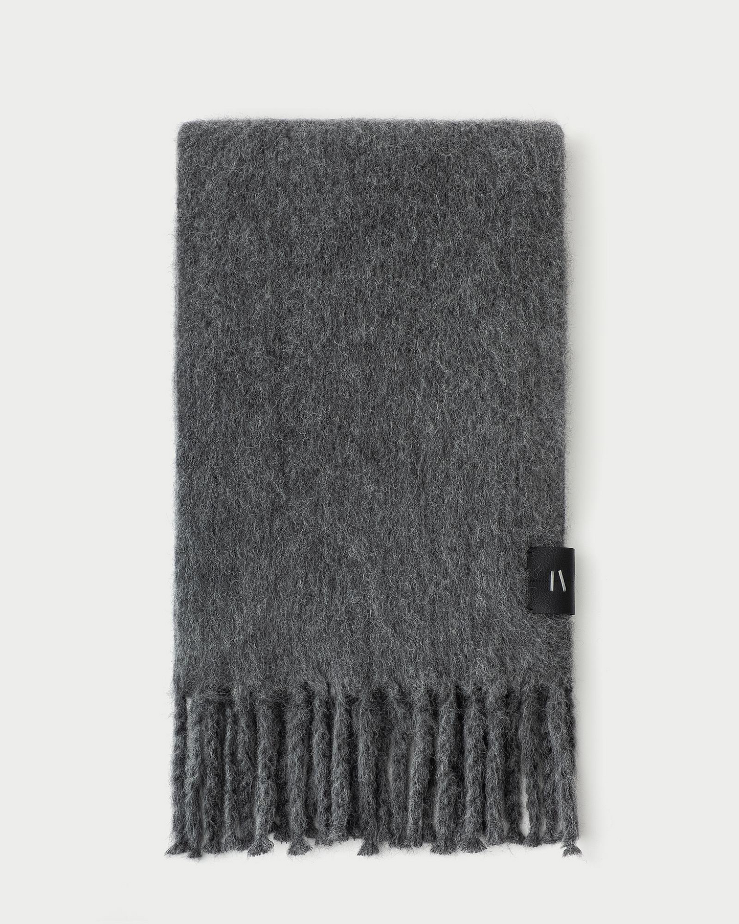 THE ESSENTIAL SCARF