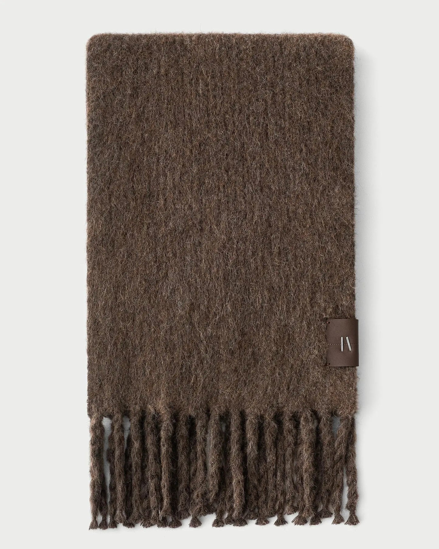 THE ESSENTIAL SCARF