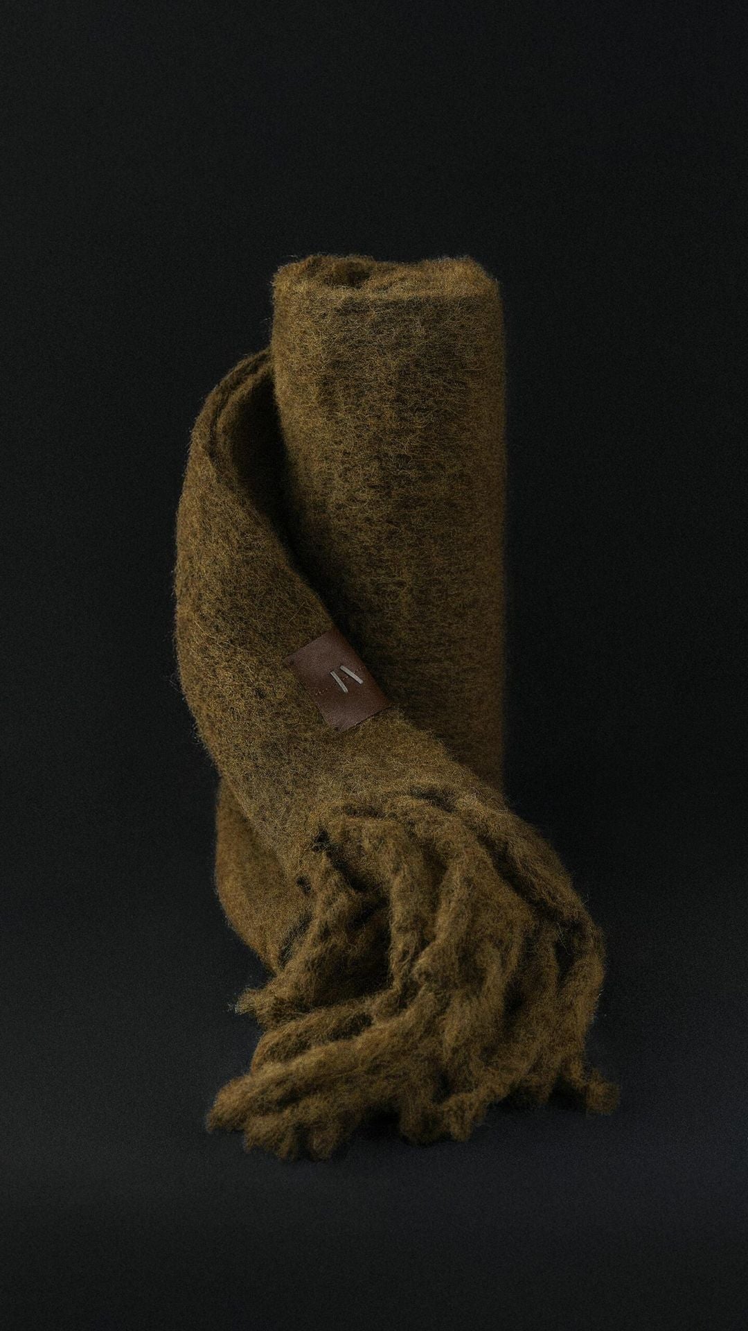 THE ESSENTIAL SCARF