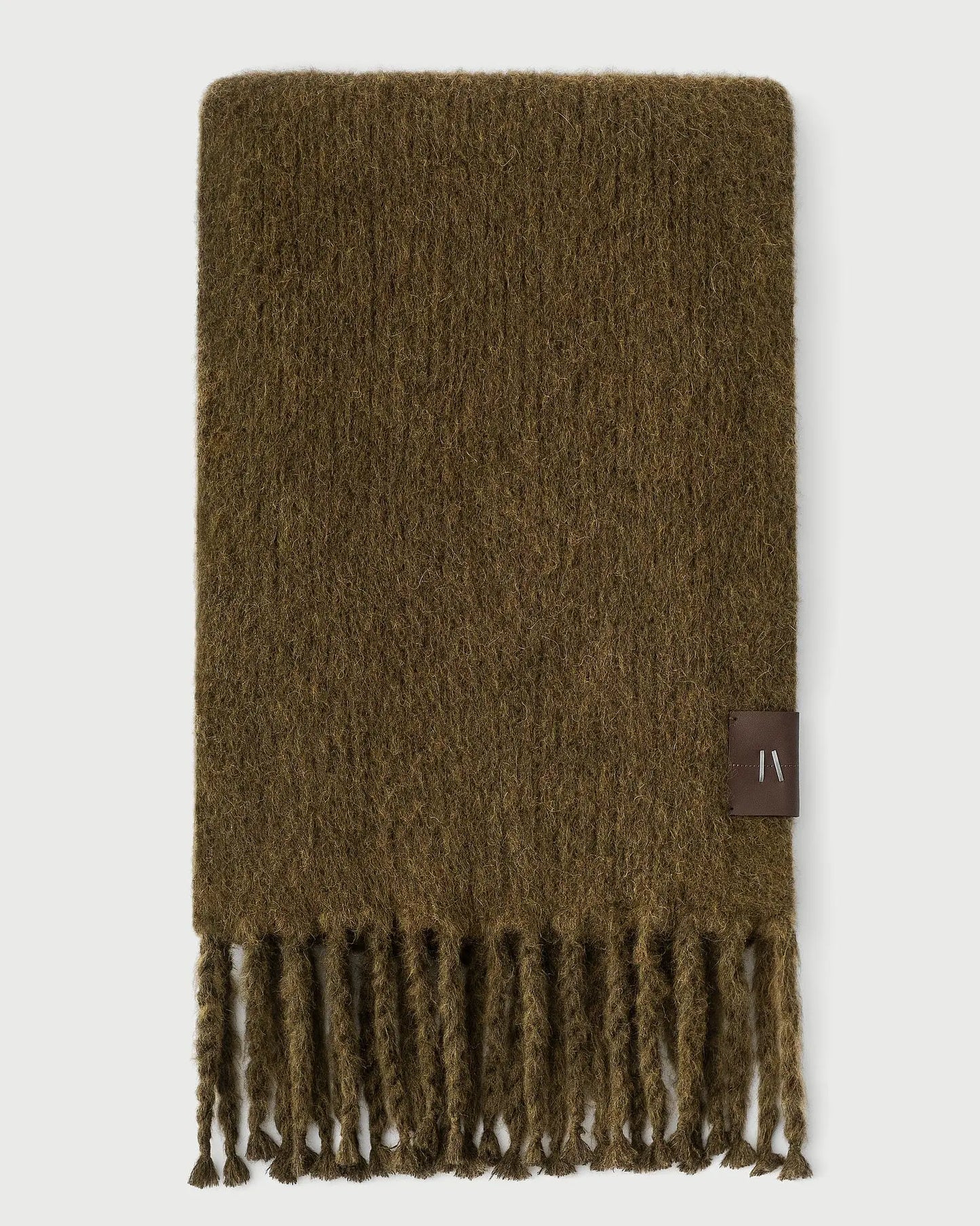 THE ESSENTIAL SCARF