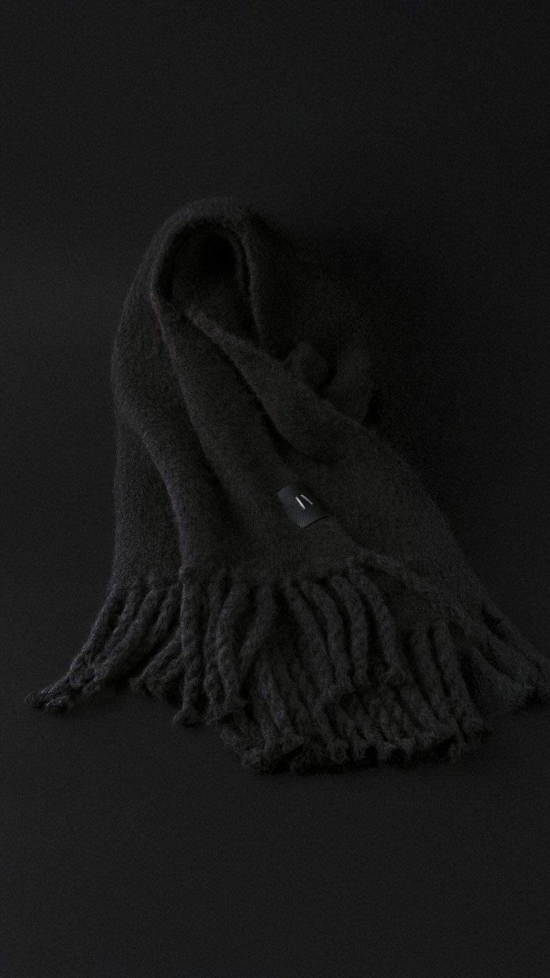 THE ESSENTIAL SCARF