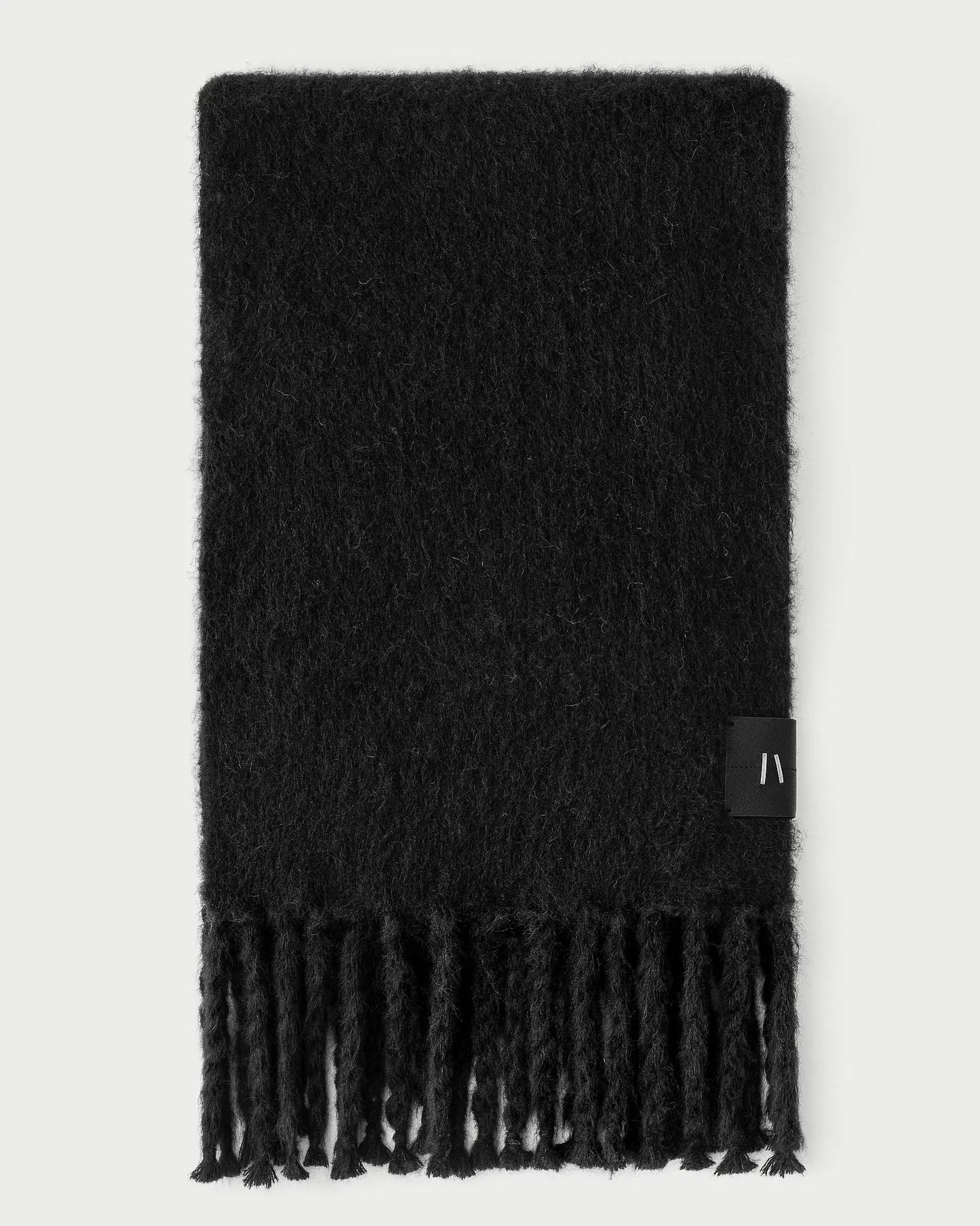 THE ESSENTIAL SCARF